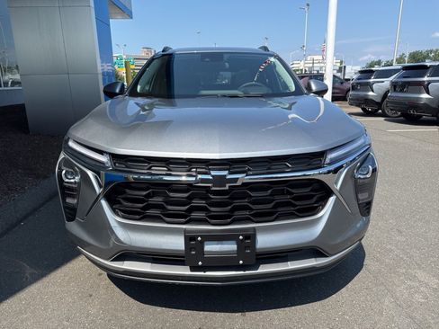 New 2026 Chevrolet Trax LT w/ Sunroof Package image 3