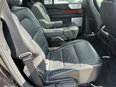 Used 2022 Lincoln Navigator Reserve AWD/4WD image 11