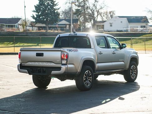 Used 2022 Toyota Tacoma TRD Sport image 5