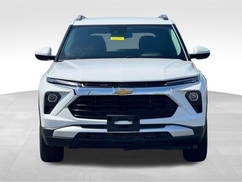 Used 2025 Chevrolet TrailBlazer LT FWD image 2
