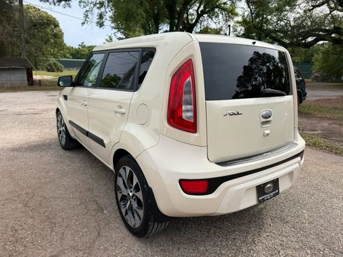Used 2013 Kia Soul ! w/ Premium Pkg image 7
