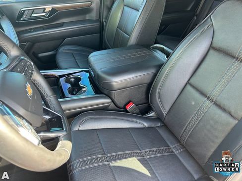 Used 2025 Chevrolet Tahoe High Country AWD/4WD image 17