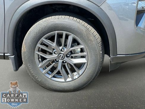 Used 2025 Nissan Rogue S AWD/4WD image 10