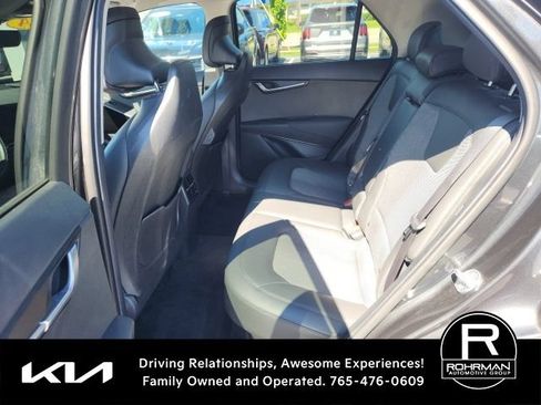 Used 2024 Kia Niro EX Touring FWD image 9