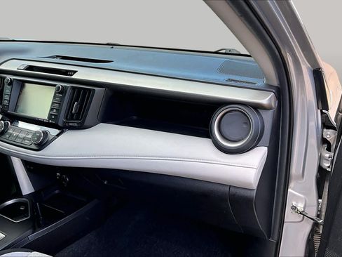 Used 2018 Toyota RAV4 XLE FWD image 19