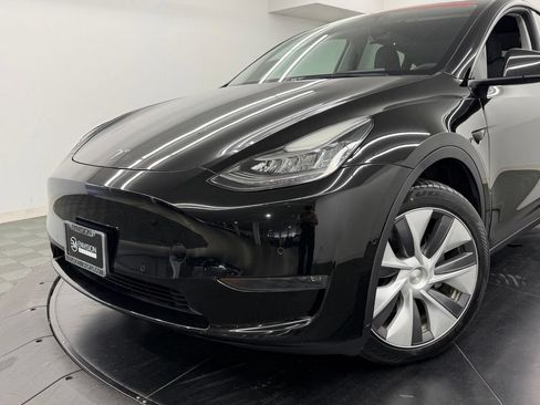 Used 2022 Tesla Model Y Long Range AWD/4WD image 4