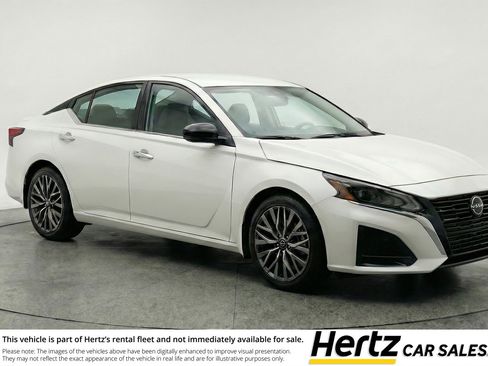 Used 2025 Nissan Altima 2.5 SV image 1