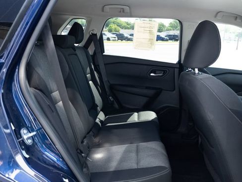Used 2025 Nissan Rogue SV FWD image 12