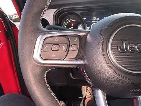 Used 2025 Jeep Wrangler Unlimited Sahara w/ Safety Group image 18