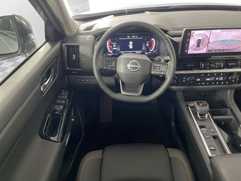 New 2026 Nissan Pathfinder Platinum FWD image 17