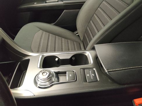 Used 2020 Ford Fusion SE image 26