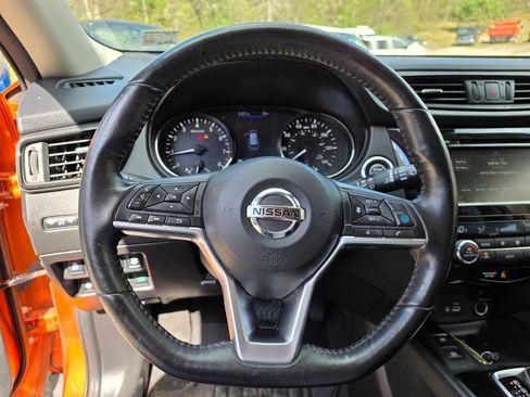 Used 2019 Nissan Rogue SV w/ Premium Package AWD/4WD image 10