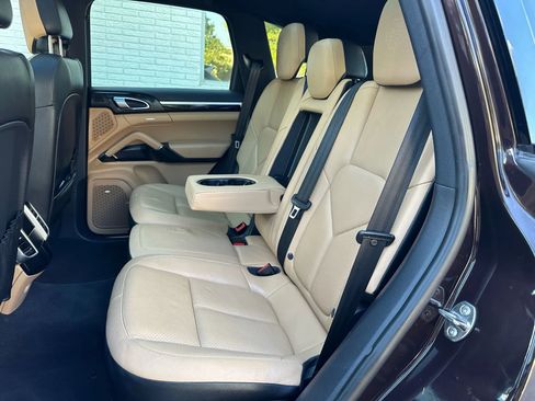 Used 2014 Porsche Cayenne Platinum Edition image 18