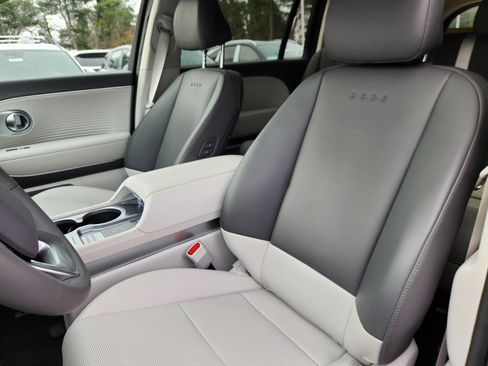 New 2026 Hyundai Ioniq 9 SEL image 8