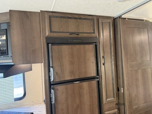 Used 2017 Ford E-450 and Econoline 450 Super Duty w/ Motorhome Prep Package RWD image 48