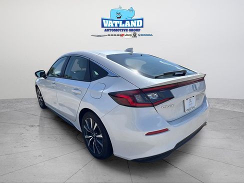 Used 2024 Honda Civic EX-L image 3