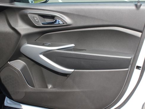 Used 2025 Chevrolet Trax LS w/ LS Convenience Package image 47