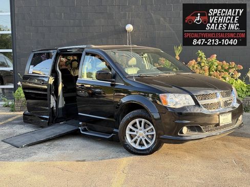 Used 2018 Dodge Grand Caravan SXT FWD image 3