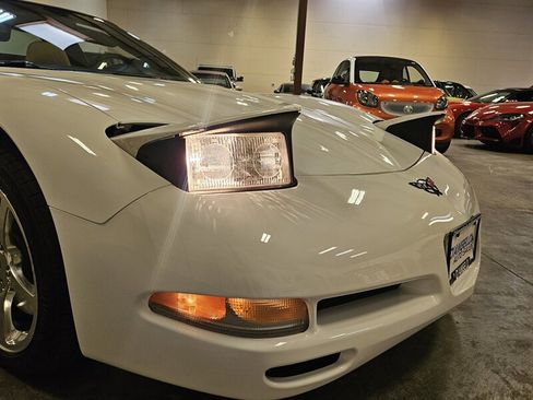 Used 2004 Chevrolet Corvette Coupe w/ Roof Package RWD image 14