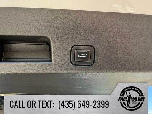 Used 2025 Chevrolet Traverse LT w/ Driver Confidence Package AWD/4WD image 32