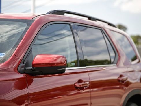 Certified 2025 Honda Pilot Touring image 3