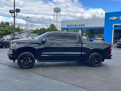 Used 2025 Chevrolet Silverado 1500 High Country w/ High Country Premium Package AWD/4WD image 2