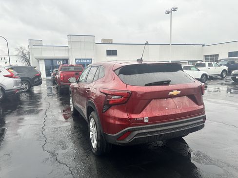 Certified 2024 Chevrolet Trax LS image 6