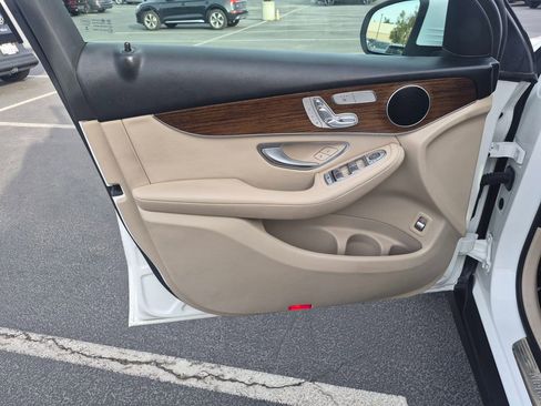 Used 2021 Mercedes-Benz GLC 300 image 10