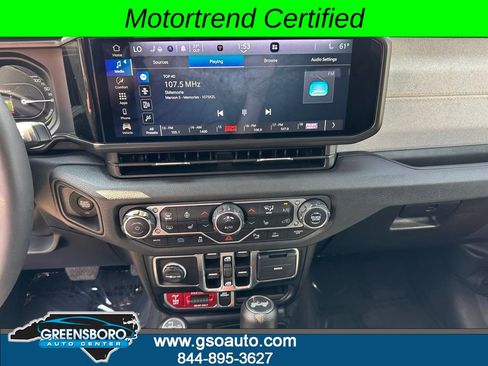 Used 2024 Jeep Wrangler Unlimited AWD/4WD image 27