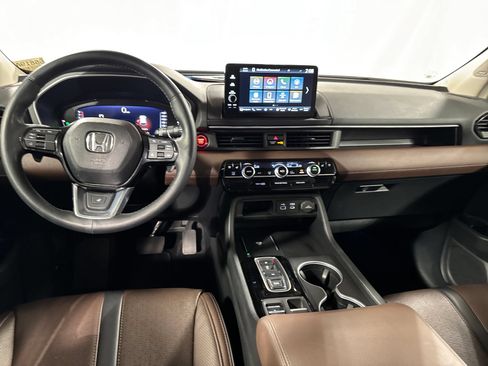 Used 2025 Honda Pilot Elite image 4