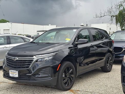 Certified 2023 Chevrolet Equinox LS w/ LS Convenience Package AWD/4WD image 4