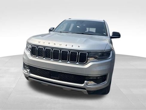 Used 2024 Jeep Wagoneer L Series II w/ Flexible Seating Group AWD/4WD image 10