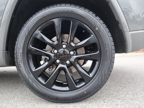 Used 2020 Jeep Grand Cherokee Altitude AWD/4WD image 11