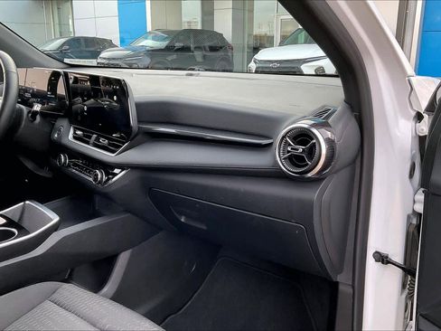 Certified 2025 Chevrolet Equinox LT image 18