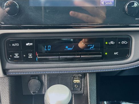 Used 2017 Toyota Corolla SE FWD image 12