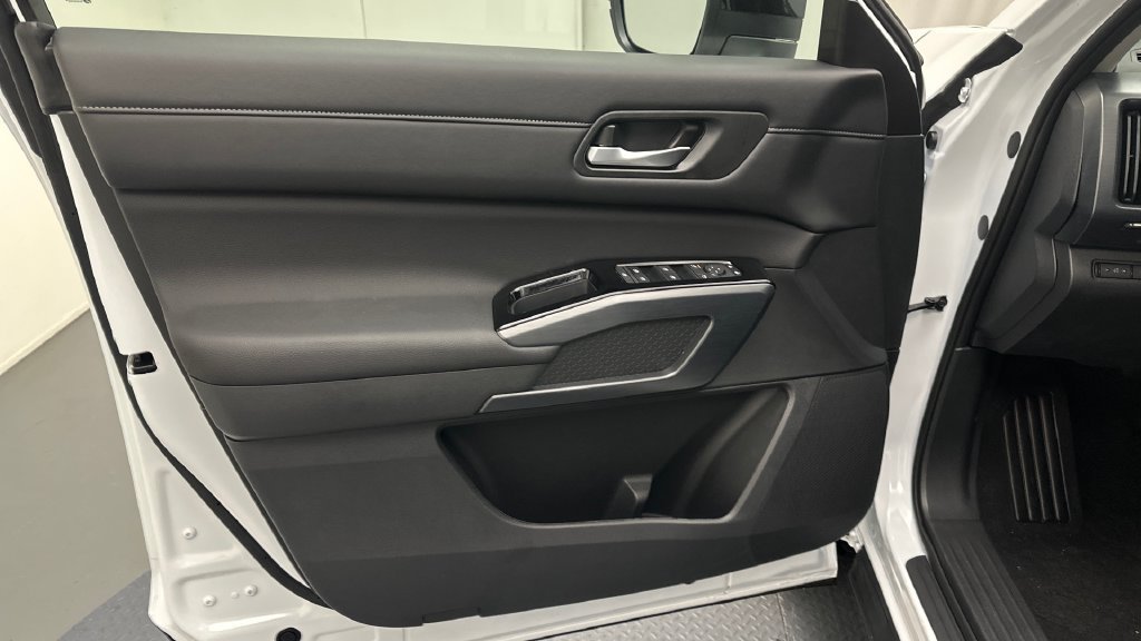 New 2026 Nissan Pathfinder SL AWD/4WD image 13
