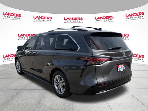 Used 2025 Toyota Sienna Limited image 5