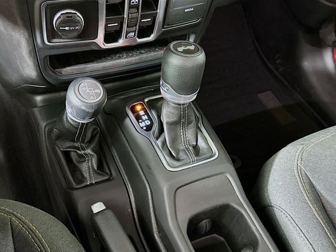 Used 2025 Jeep Wrangler Sport S image 23