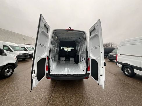 New 2024 Mercedes-Benz Sprinter 2500 w/ Acoustic Package image 9