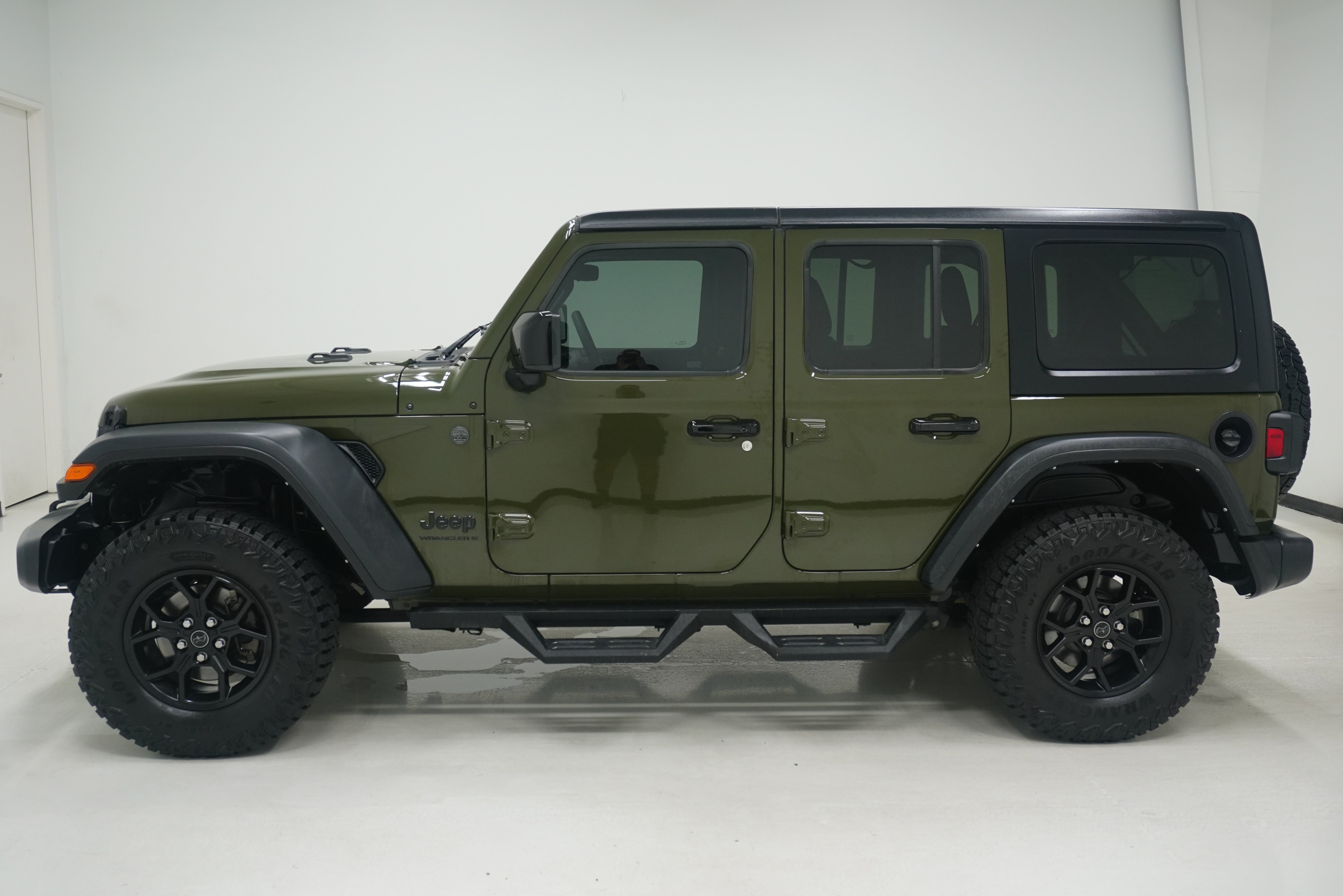 Used 2024 Jeep Wrangler Unlimited Sport AWD/4WD image 7