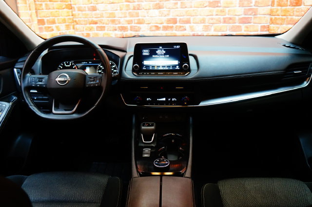 Certified 2025 Nissan Rogue SV AWD/4WD image 10