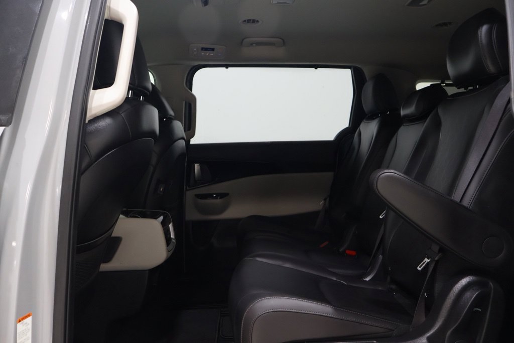 Used 2023 Kia Carnival EX FWD image 32