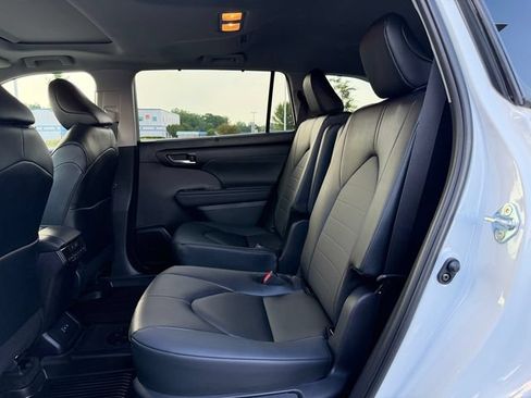 Certified 2026 Toyota Highlander XLE AWD/4WD image 15