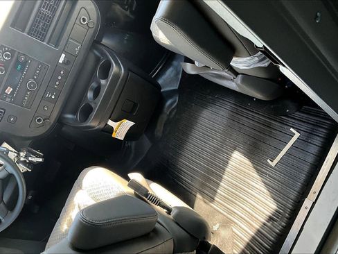 New 2025 Chevrolet Express 3500 RWD image 8