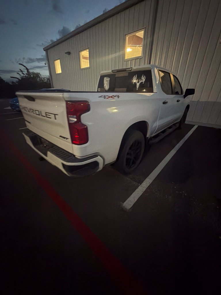Used 2021 Chevrolet Silverado 1500 RST w/ Redline Edition AWD/4WD image 3