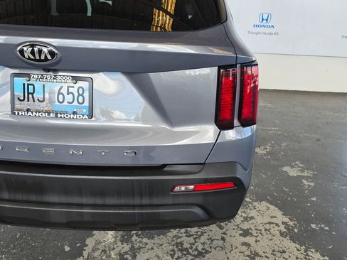 Used 2021 Kia Sorento LX FWD image 19