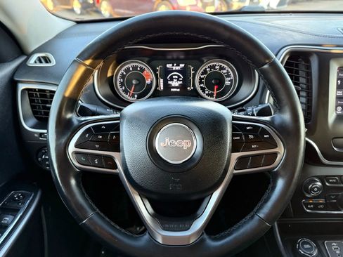 Used 2020 Jeep Cherokee Latitude Plus w/ Cold Weather Group AWD/4WD image 23
