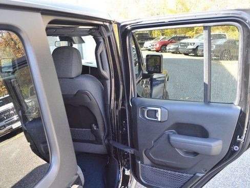 New 2026 Jeep Wrangler Unlimited Rubicon AWD/4WD image 29