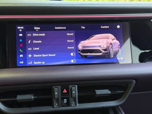 Used 2025 Porsche Macan 4S Electric AWD/4WD image 19