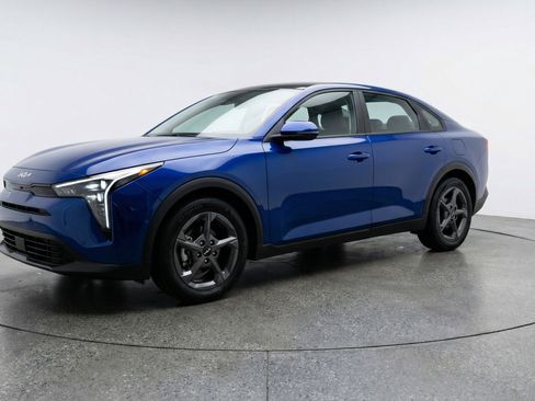 Used 2025 Kia K4 LXS image 3